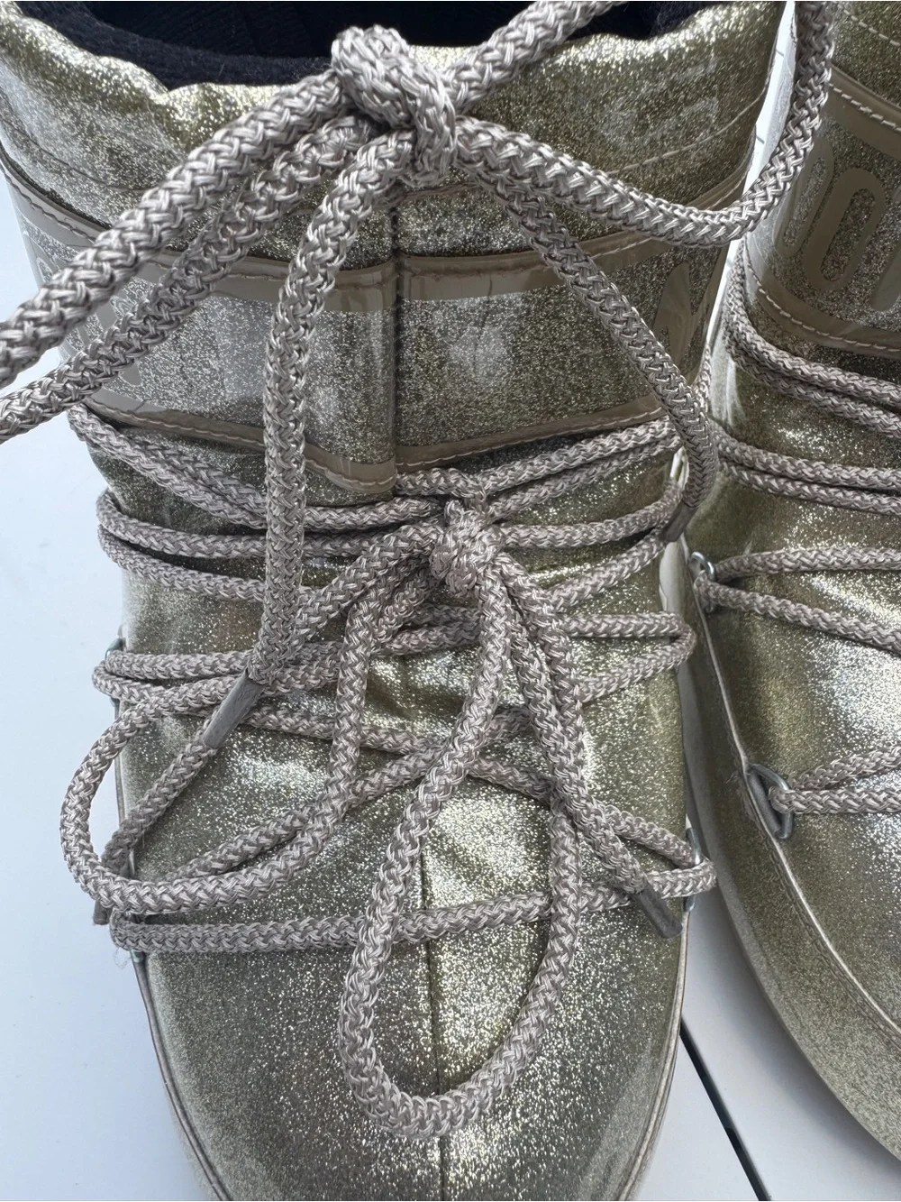 Moon Boot metallic gold